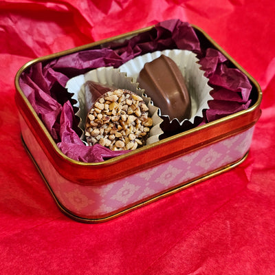 Nostalgia Roses Small Tin w/Van H Chocolates