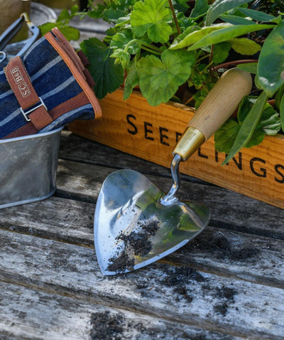 Puriri Lane | Heart Shaped Trowel | Burgon & Ball