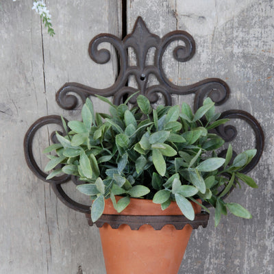 uriri Lane | Cast Iron Flower Pot Holder | Esschert Design