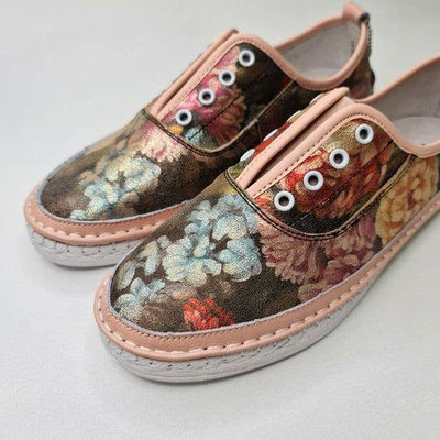 Black Rose-Pink Trim Shoes | Herbee